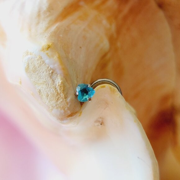 18G Light blue heart nose screw nostil piercing jewelry prong set CZ gem - Picture 1 of 5
